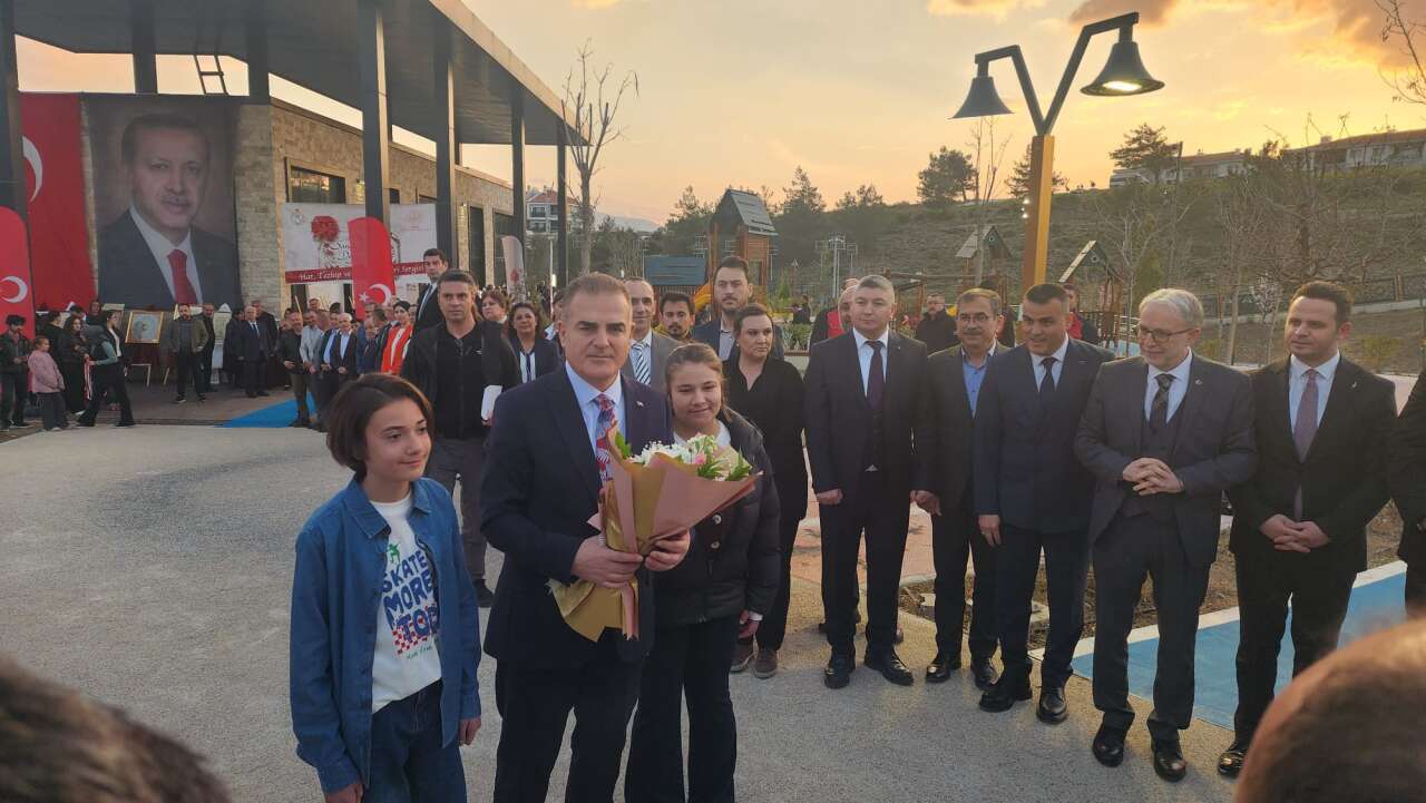 Muğla Valisi Akbıyık, Yatağan Millet Bahçesi’nde Gençlerle İftarda Buluştu 8